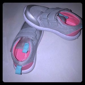 Size 9 girls Velcro sneakers